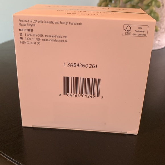 Rodan & Fields - Micro-Dermabrasion paste - Picture 3 of 3
